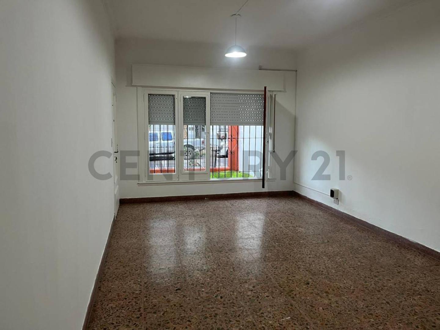 Jonas salk 3900, Piso 0