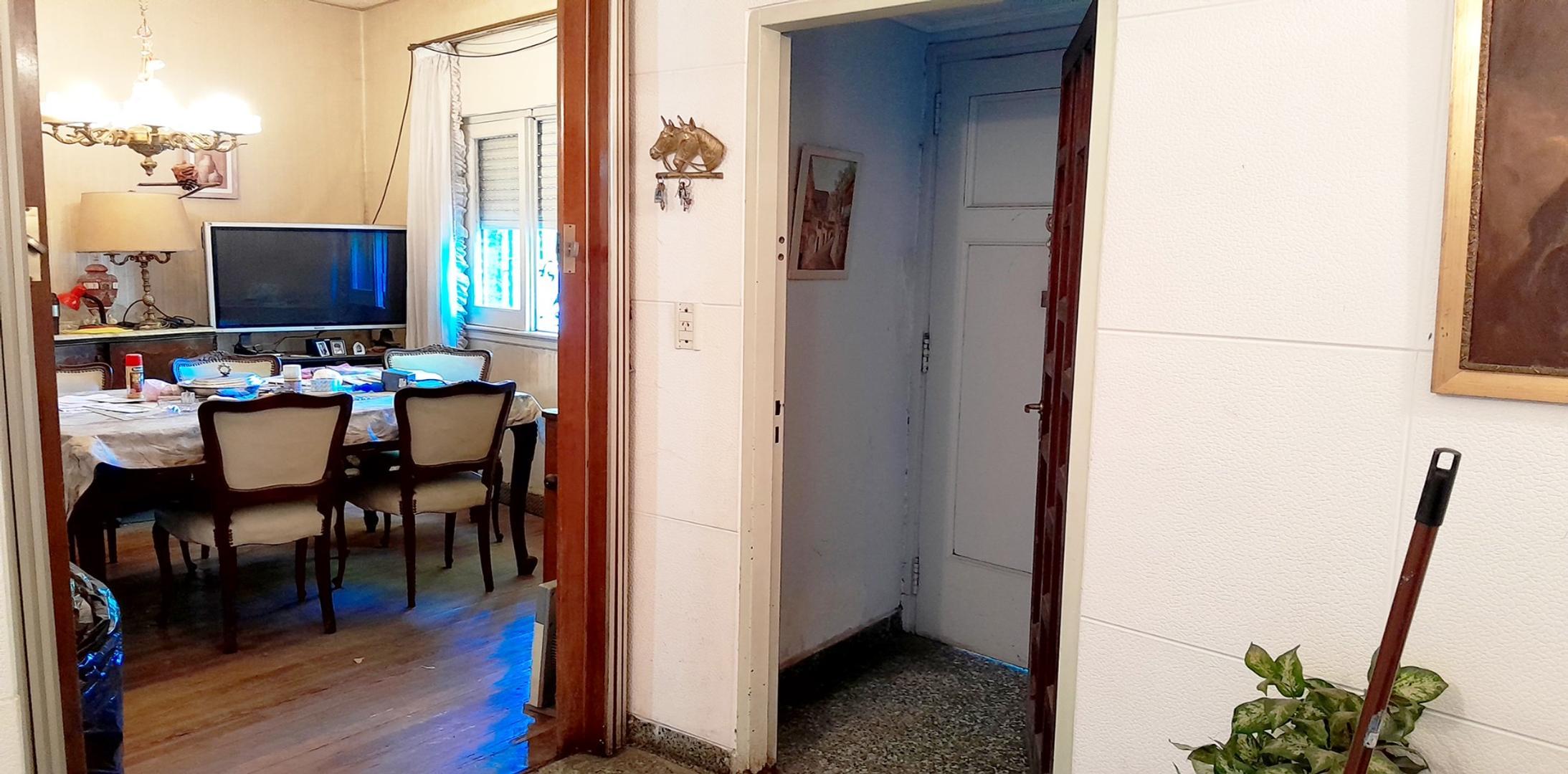 Casa 6 ambientes con 2 baños