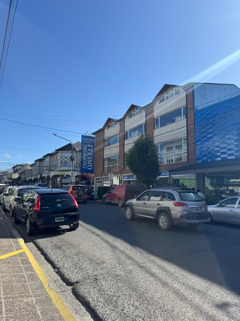 Edificio comercial en alquiler, esquina estratégica