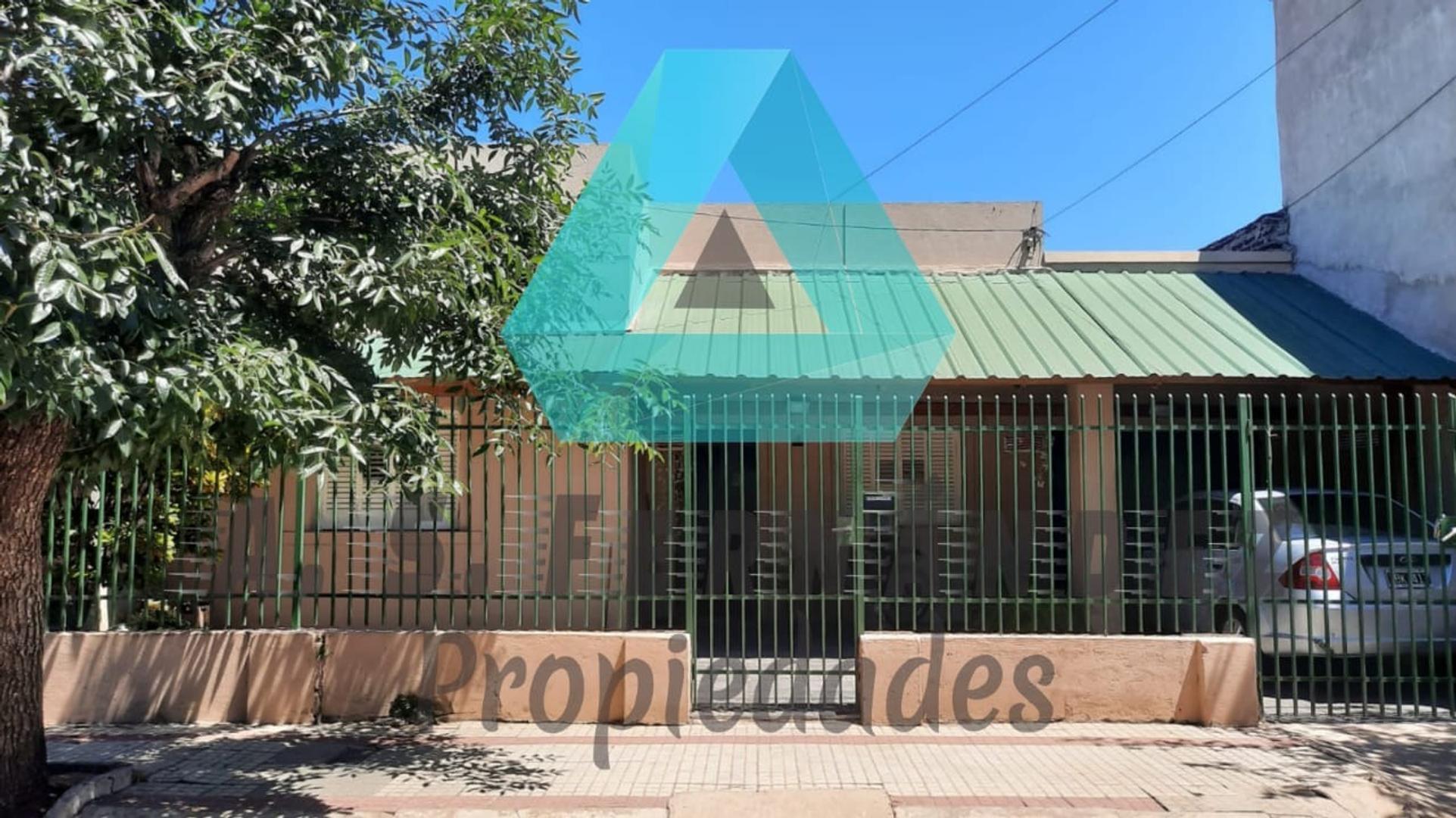 CASA (2 EDIFICACIONES EN UN TERRENO)