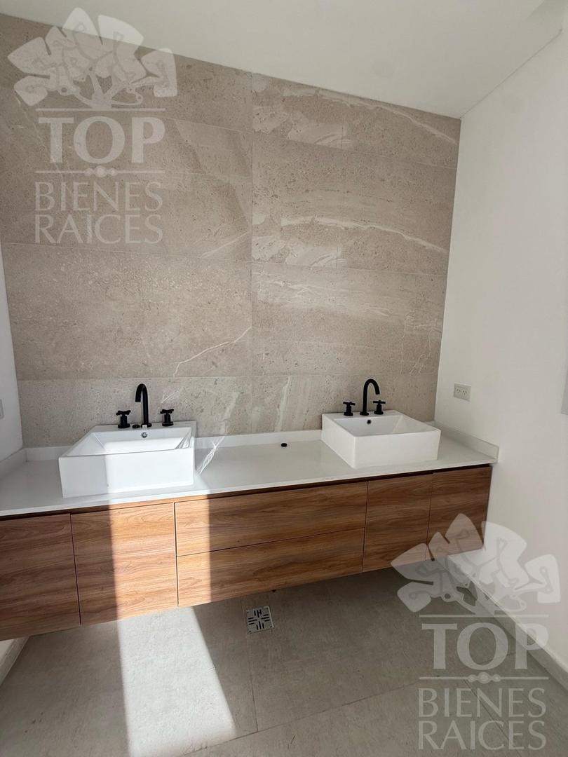 Casa en Venta en Laguna Grande, USD 610.000