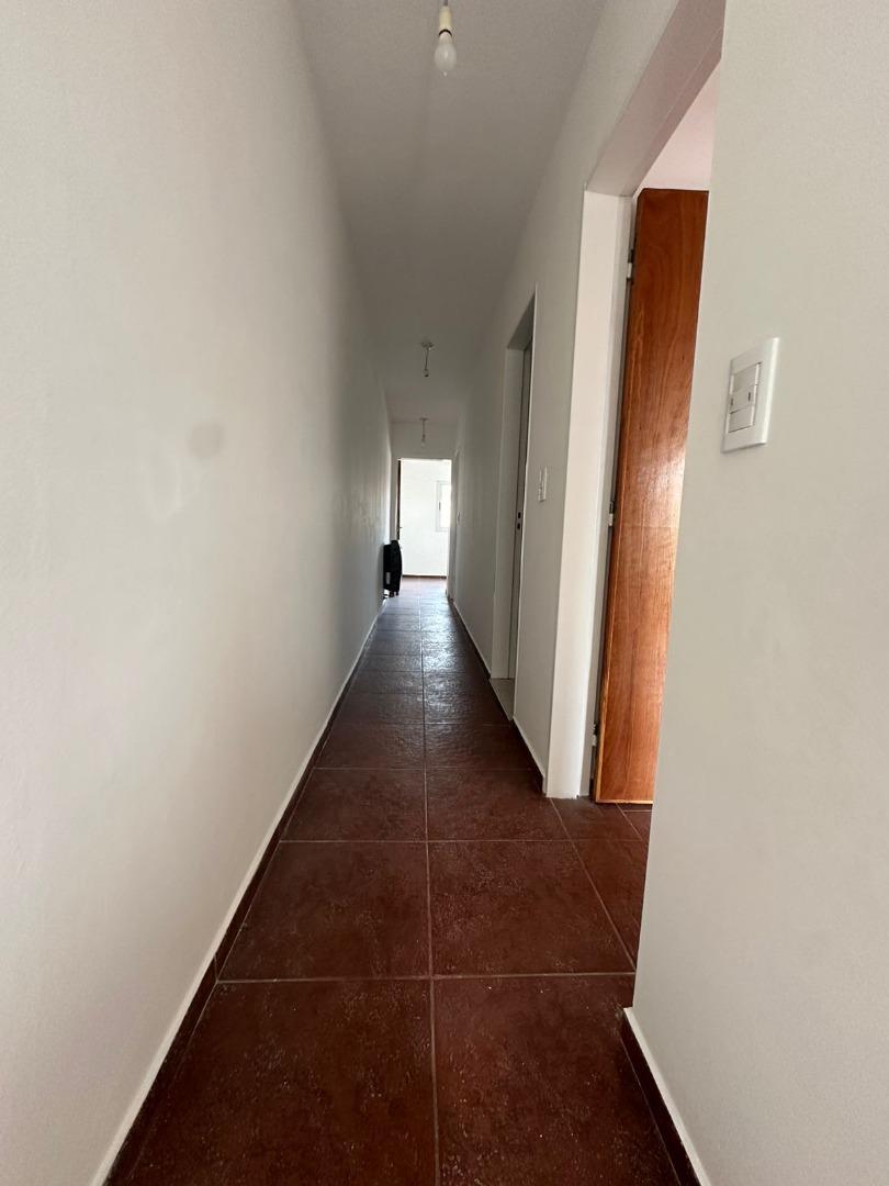 Casa en Alquiler con 2 cocheras