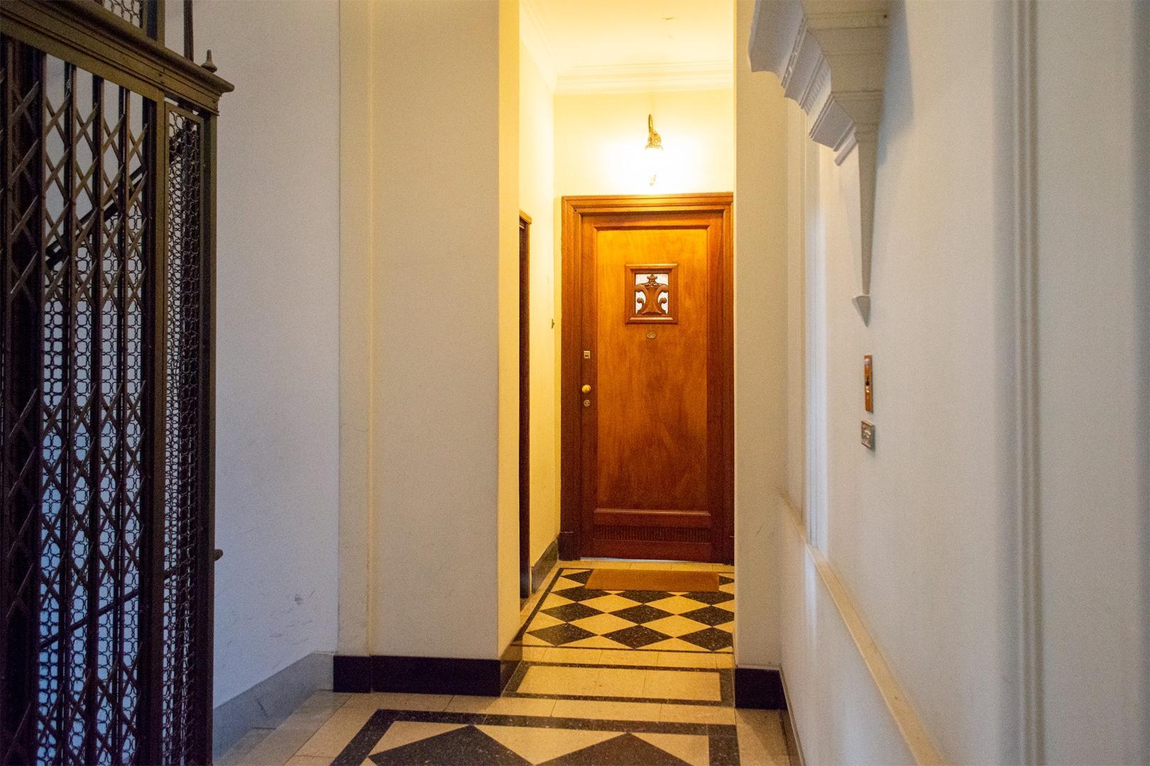 Gurruchaga 2400, Piso 1