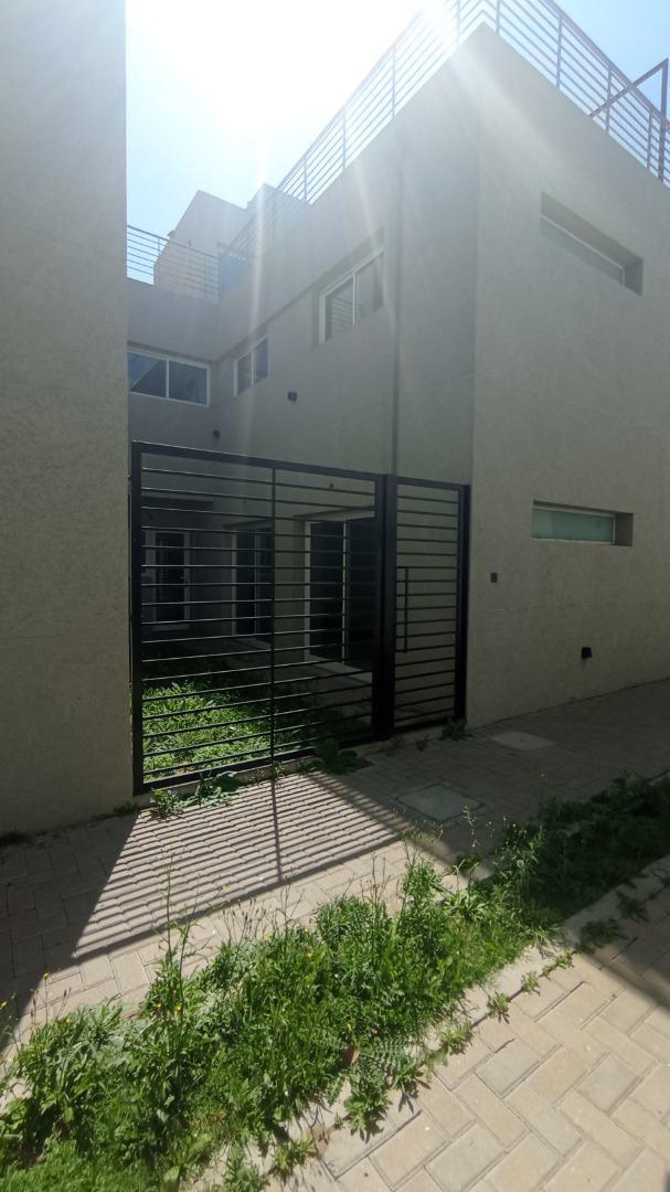 CASA EN VENTA TRIPLIEX, MENDOZA AL 8000, FISHERTON