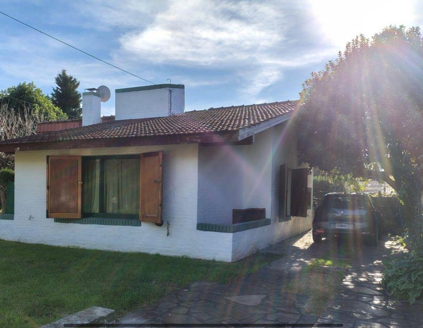 Chalet Con Pileta En De Vicenzo Chico M102a