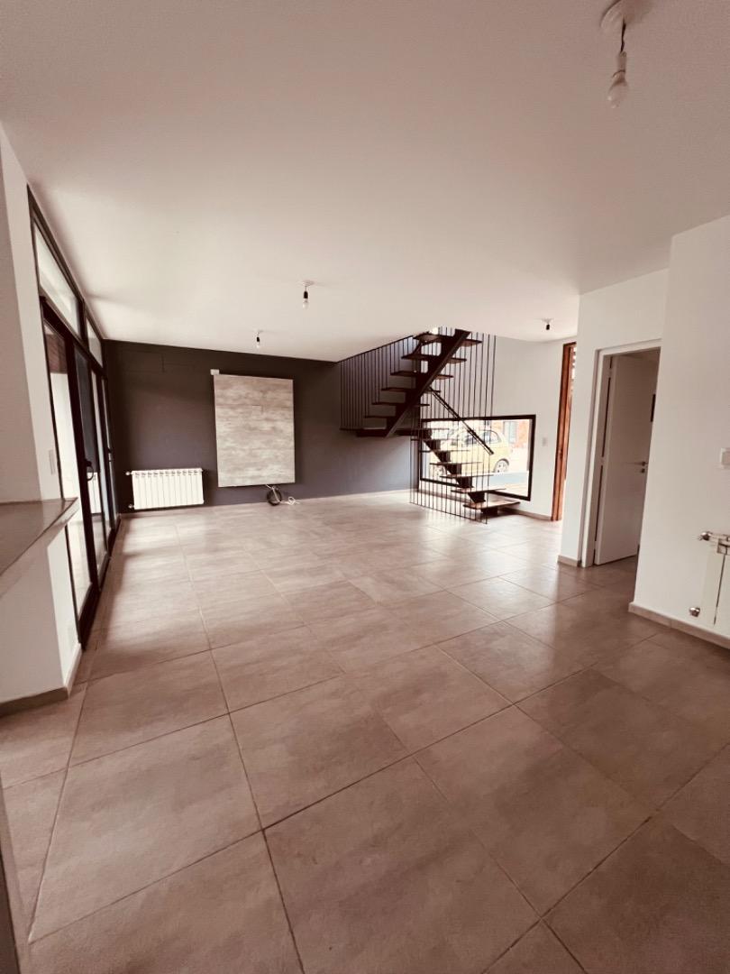 Duplex venta la calandria 3 dormitorios