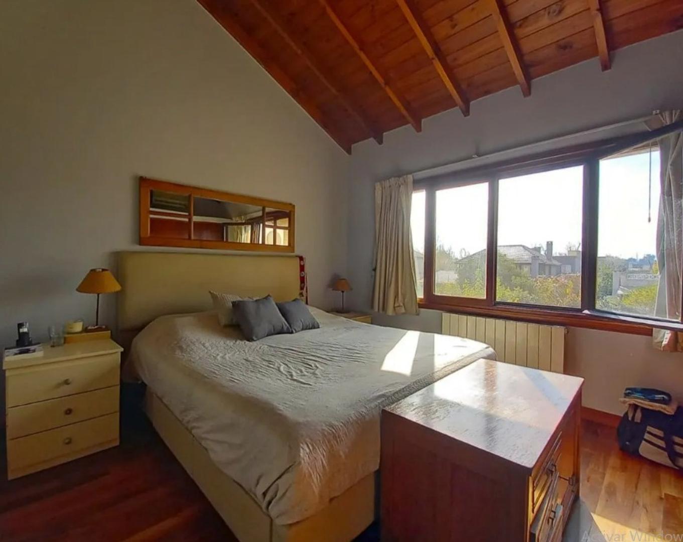 Casa en Venta con 4 cocheras