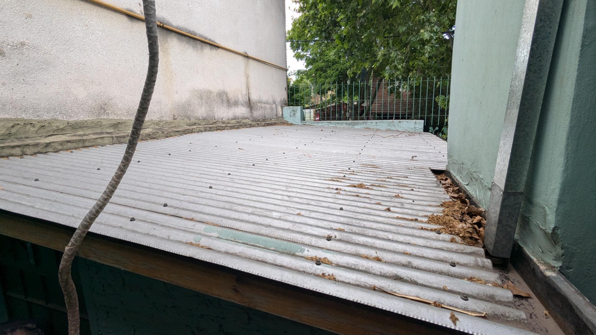 Venta Casa + Local y Garaje en - Uriarte Al 200, Lanús o