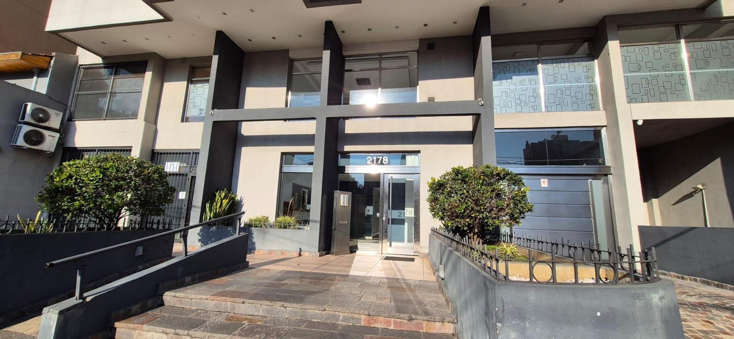 Oncativo 2100, Piso 9