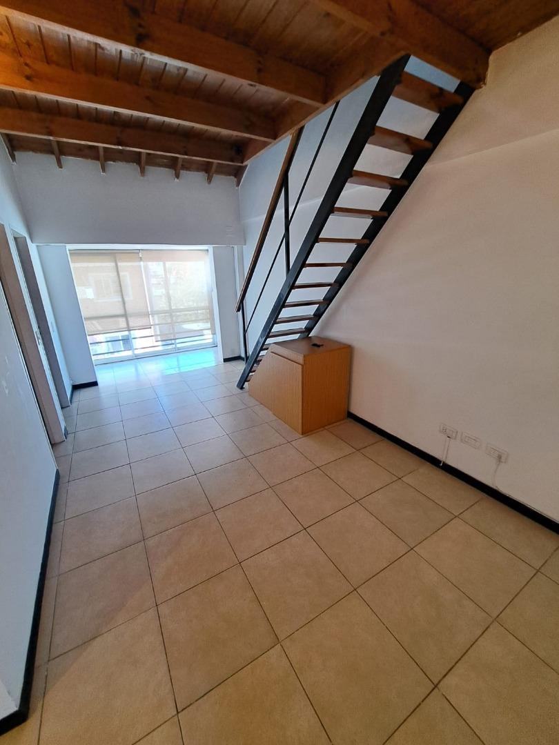 Depto Tipo Casa en Alquiler de 2 ambientes