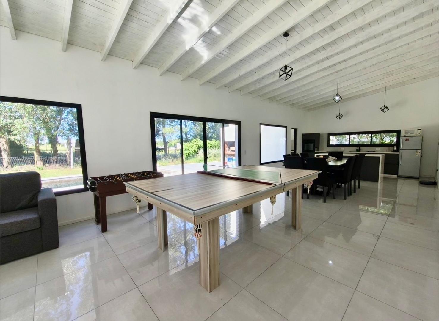 Casa en Alquiler Temporal con 4 cocheras