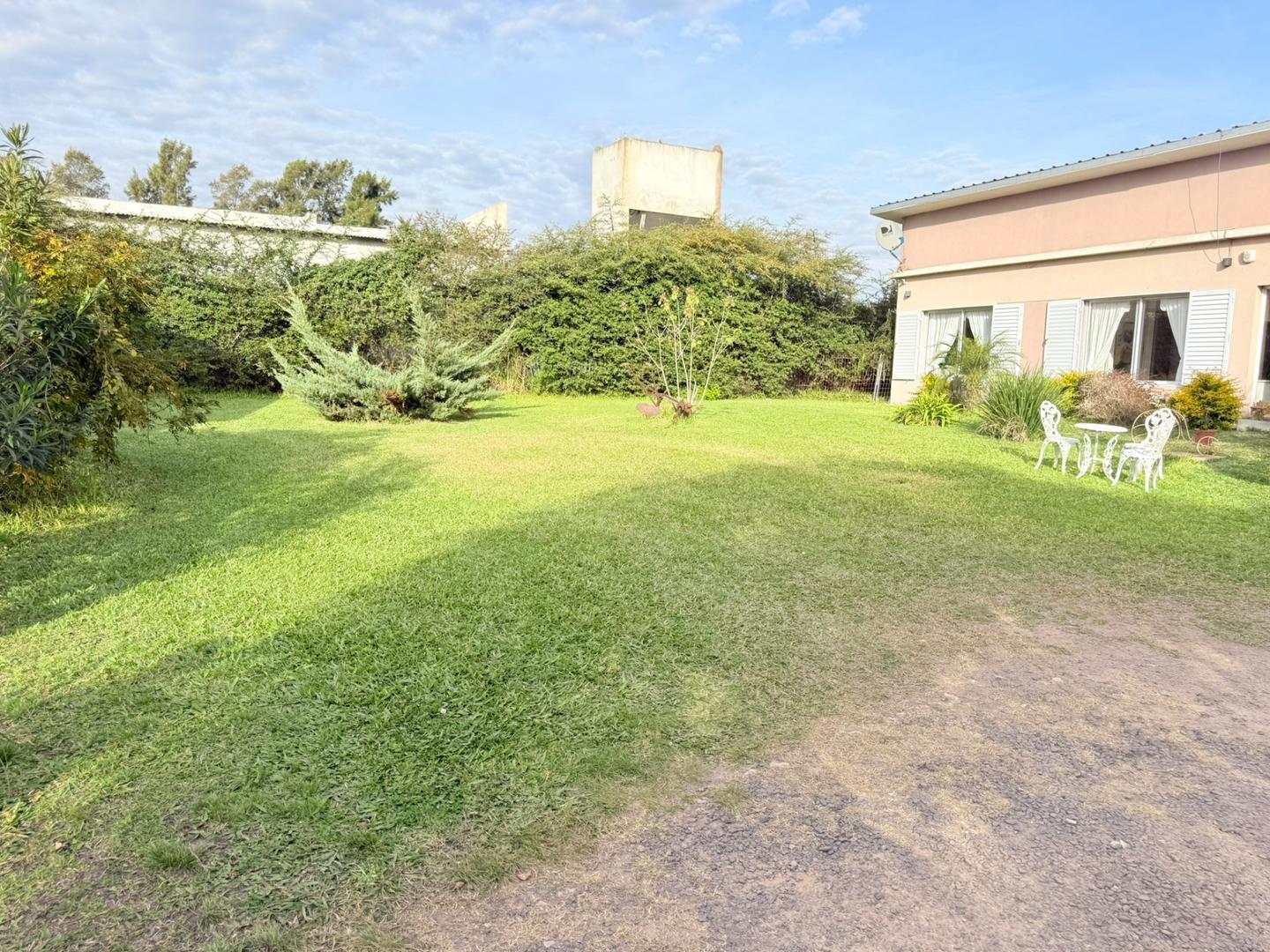 Casa Quinta en Venta – Amplio Terreno Parquizado