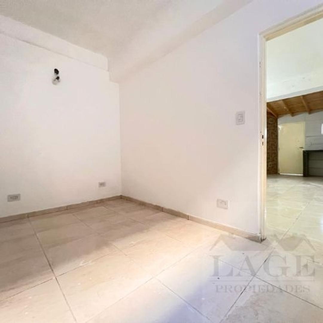 Depto Tipo Casa 2 ambientes con 1 baño