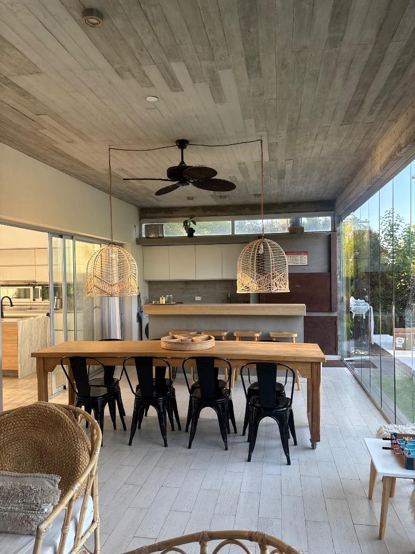 Casa 5 ambientes con 3 baños