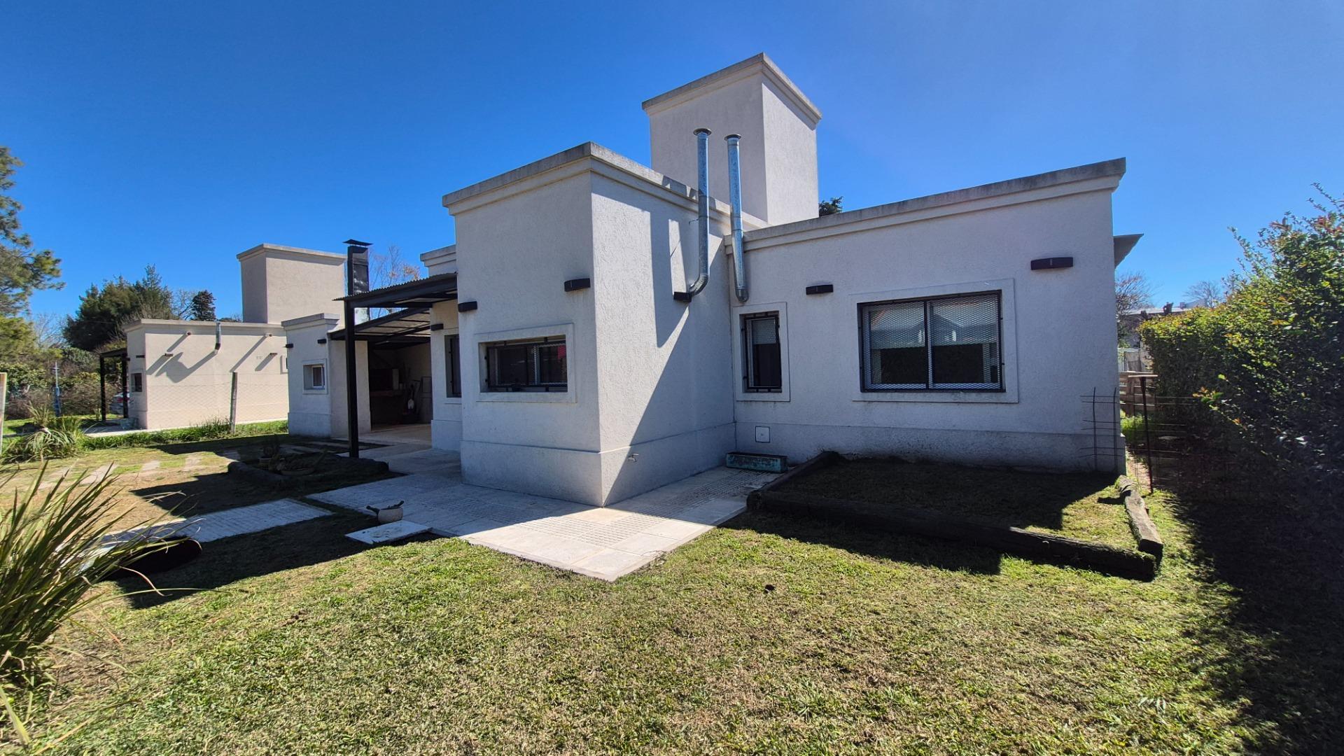 Venta casa 4 amb con pisicina Muy luminosa  Gran Jardin