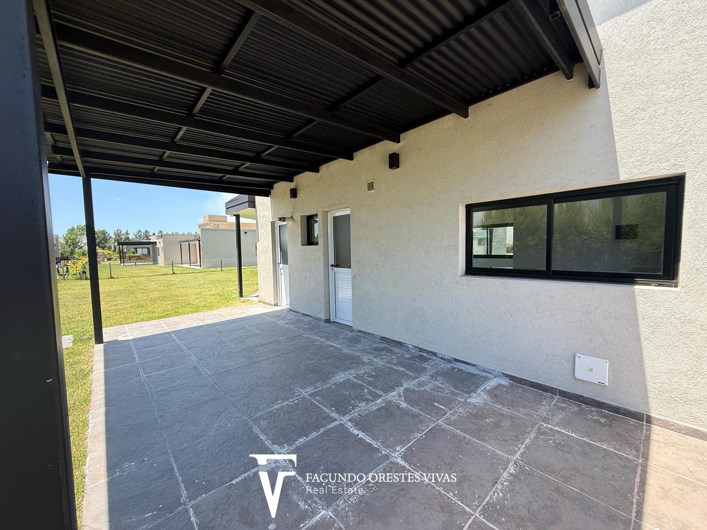 CASA - CUATROAMBIENTES - PARRILLA - PARQUE - SEGURIDAD - COCHERAS - CANNING