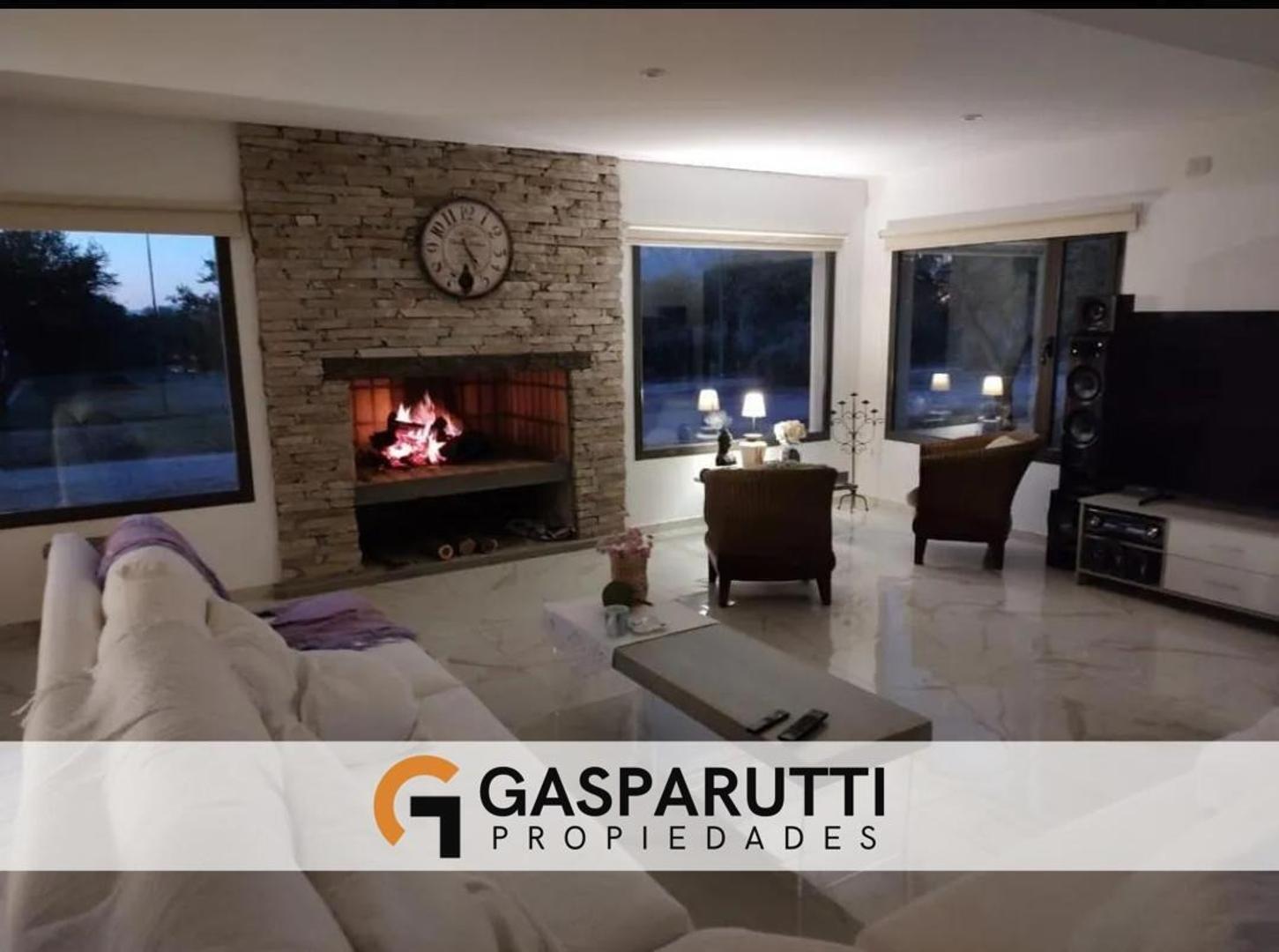 Casa en Venta con 6 cocheras