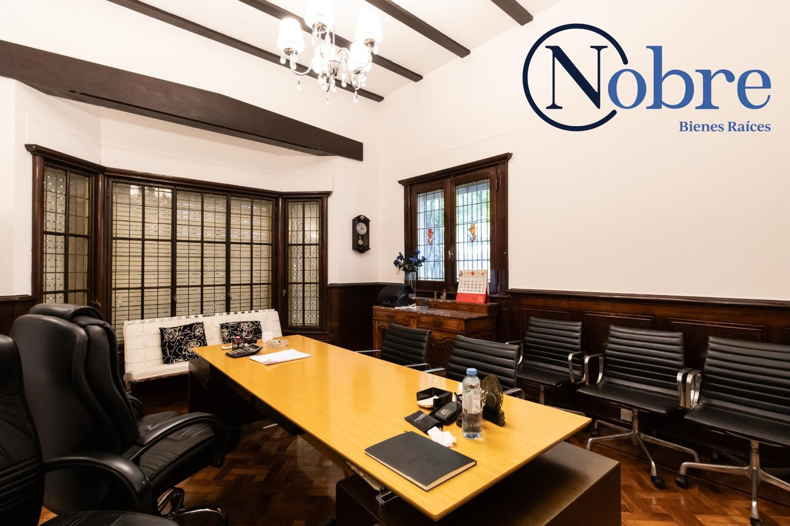 Casa en Alquiler con 2 cocheras