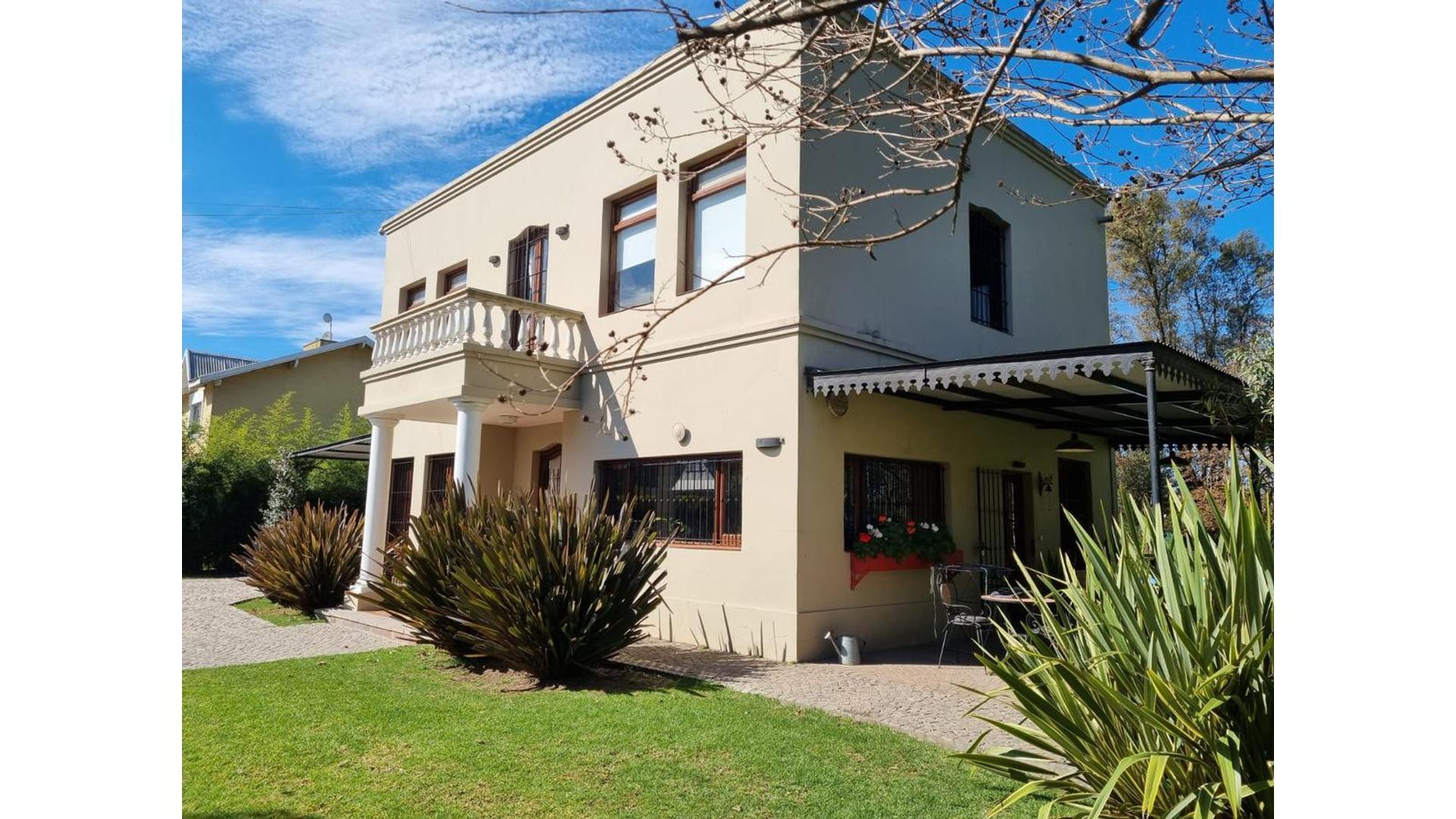 Casa en Venta con 4 cocheras