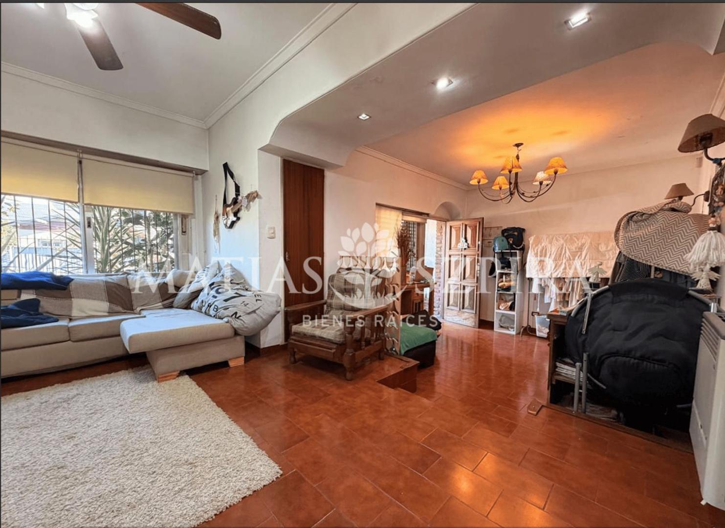 Casa en Venta con 2 cocheras