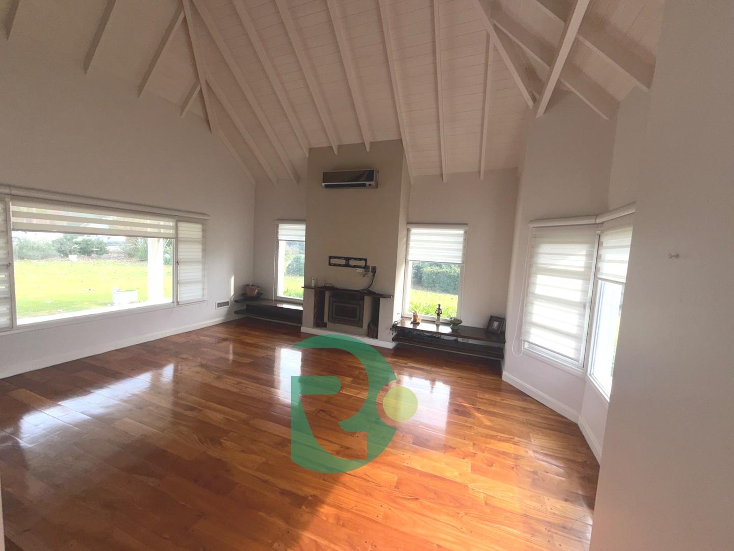 Casa en Venta con 8 cocheras