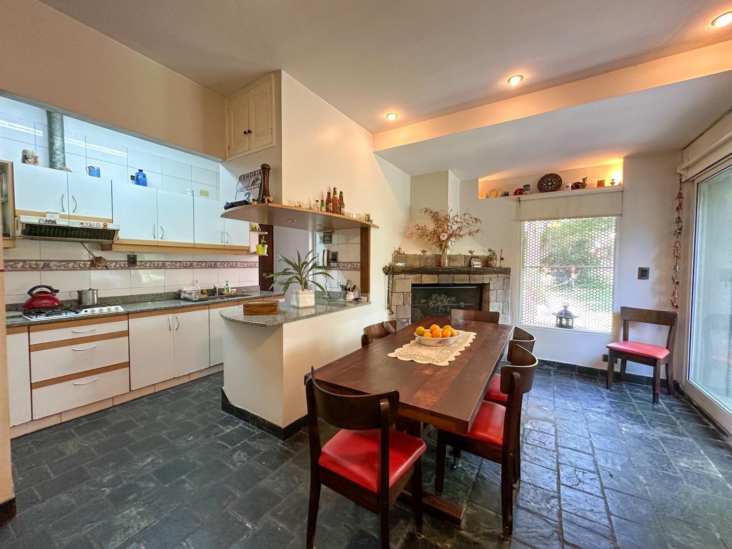 Casa 4 ambientes con 3 baños