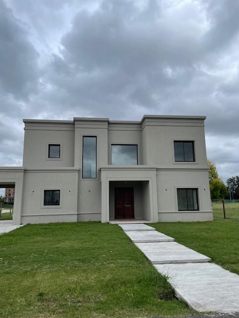 Excelente Casa En Barrio Chateau Pilar