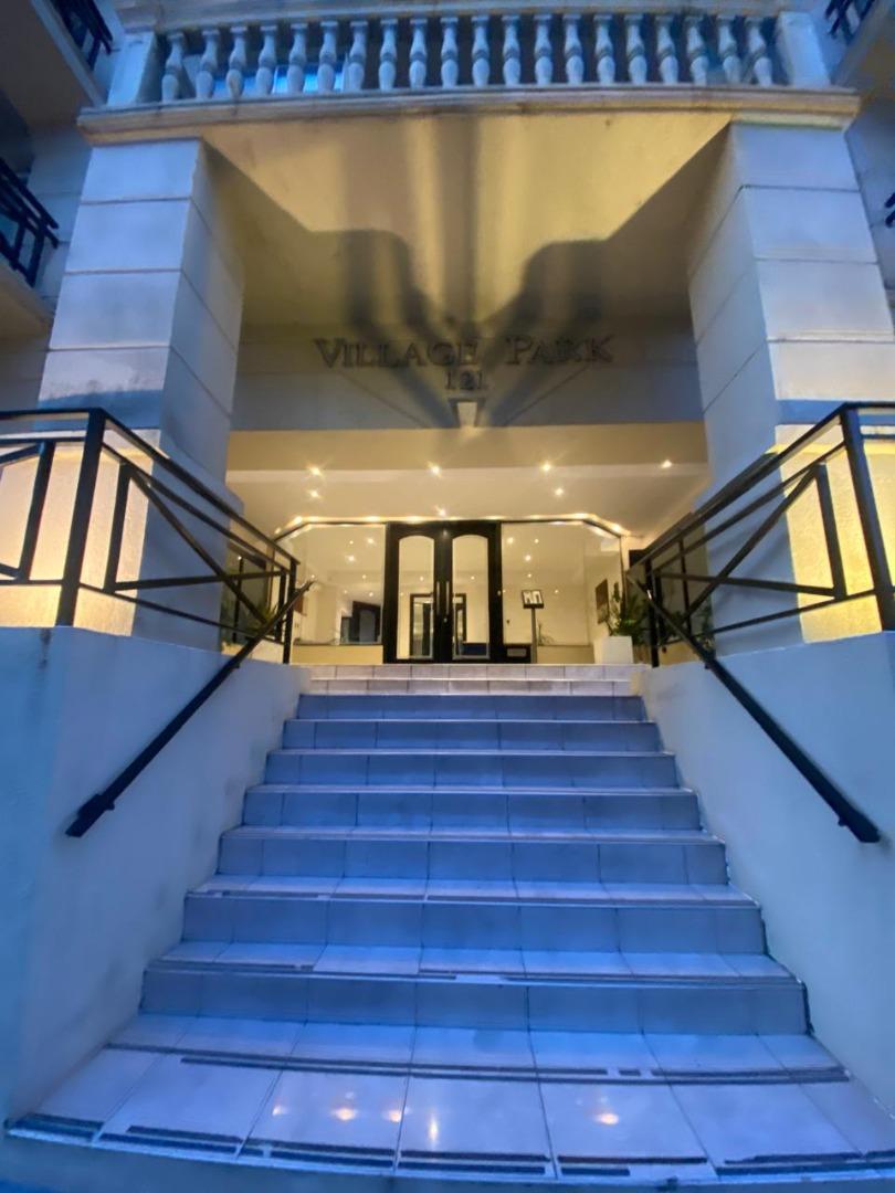 PLAYA GRANDE SEMIPISO DE TRES AMBIENTES VISTA AL MAR