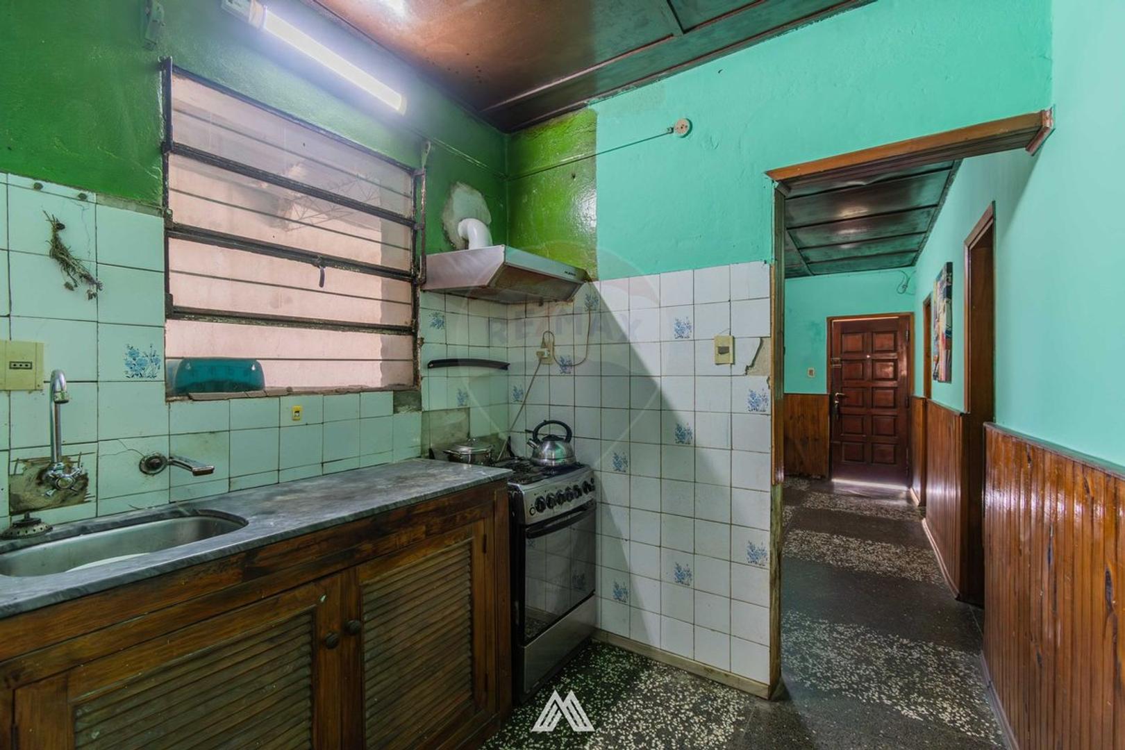 Venta de casa dos dormitorios con cochera en Pando