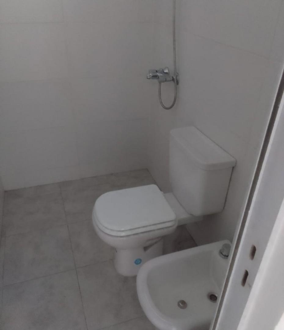 Rueda 1900, departamento 1er piso de escalera, a estrenar.