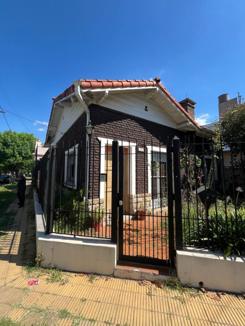 Imperdible Propiedad en Munro –4 Amb, Patio y 2 Cocheras.