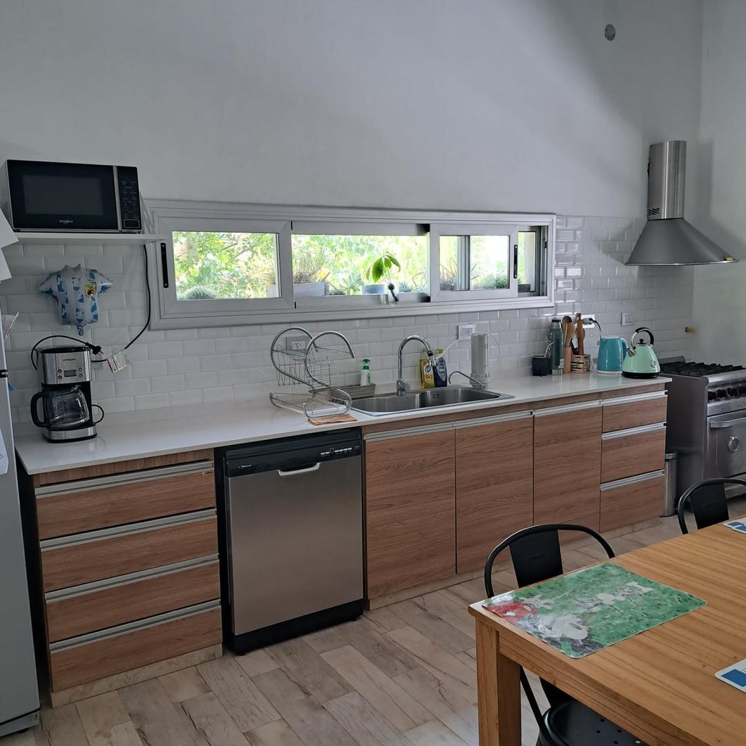 Casa en Venta con 3 cocheras