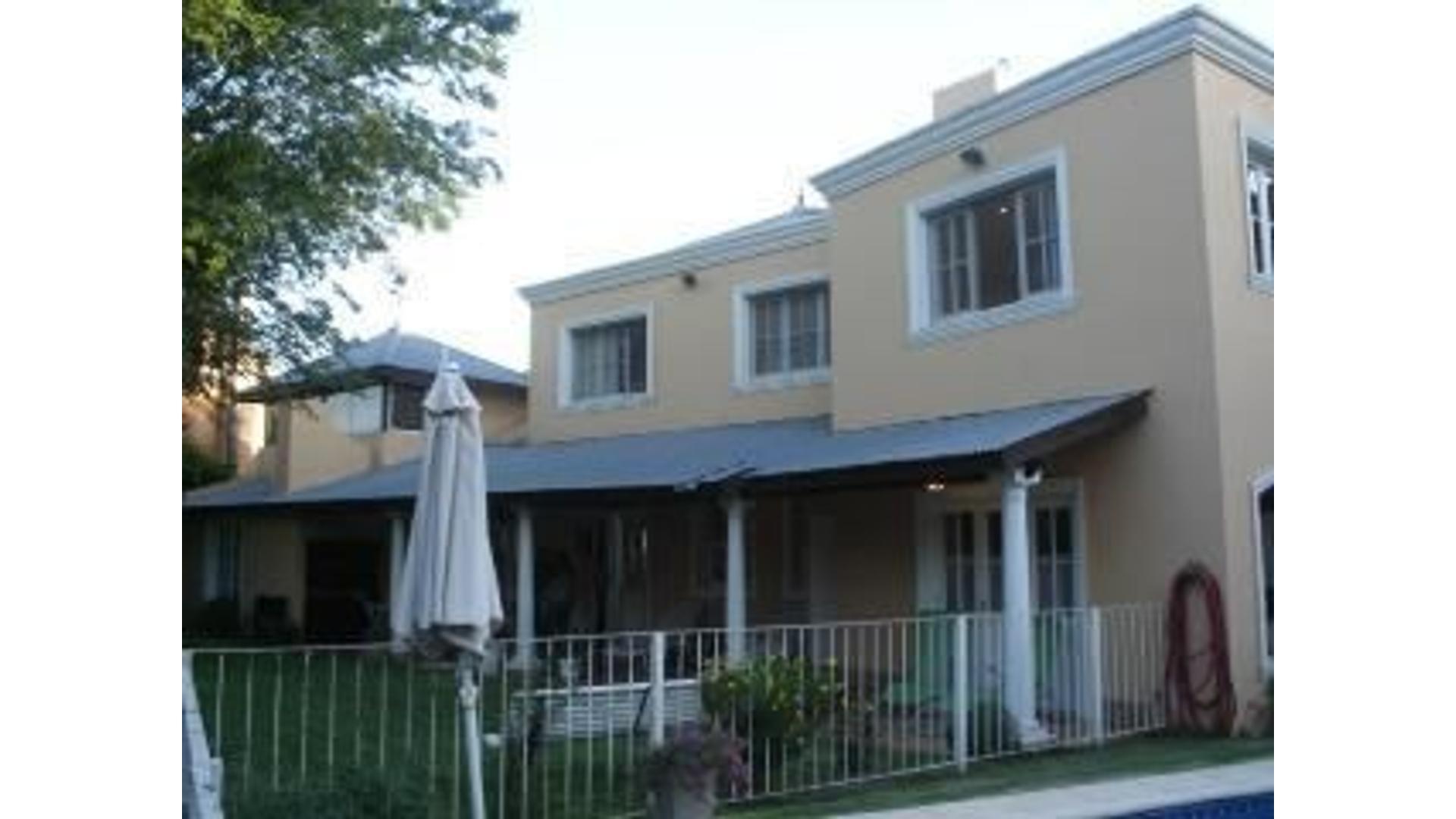 Casa 5 ambientes con 3 baños