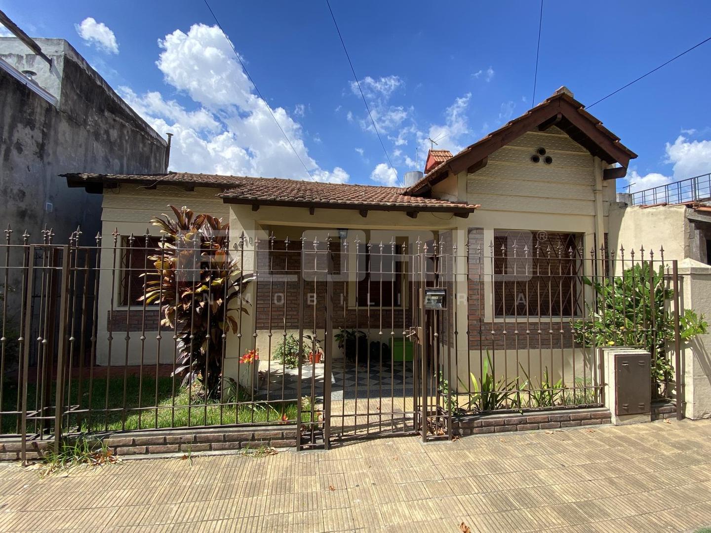 Casa 4 ambientes con patio en alquiler en Florida Oeste