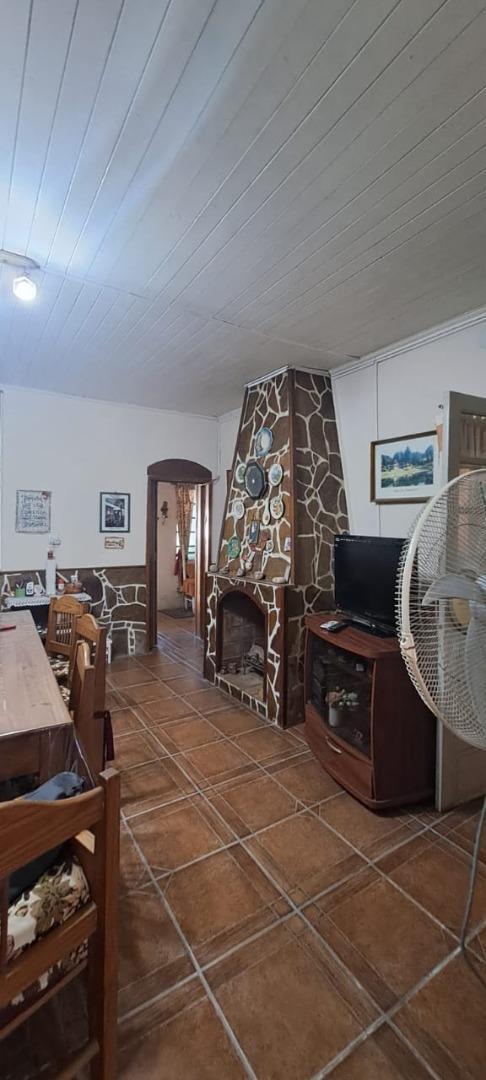 Amplia casa al frente en nuevo Alberdi! Super Oportunidad!