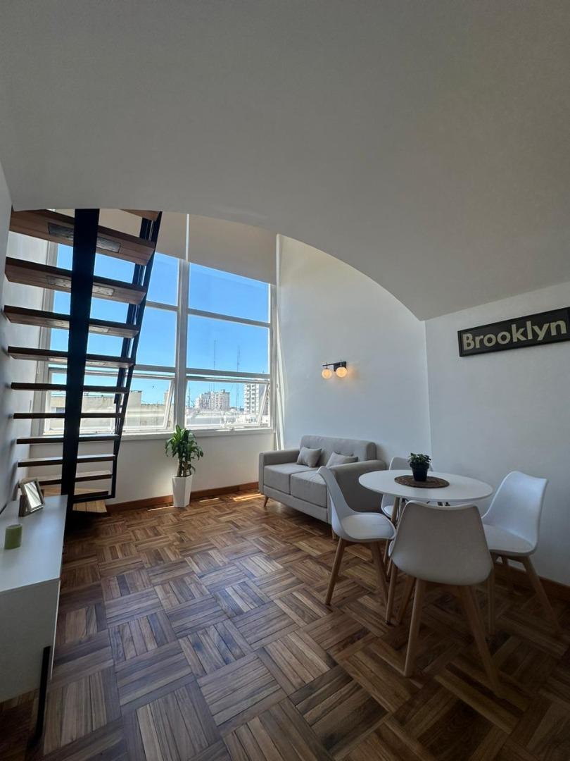 Dúplex 2 ambientes al lateral