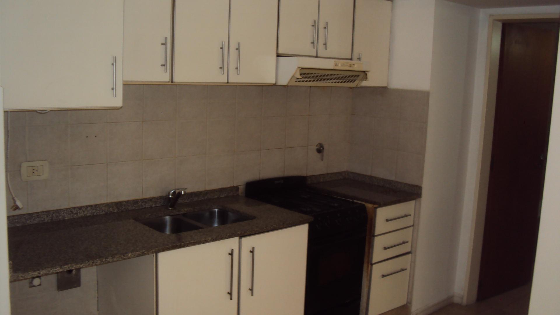 Departamento en Alquiler en Moron Sur, $ 380.000