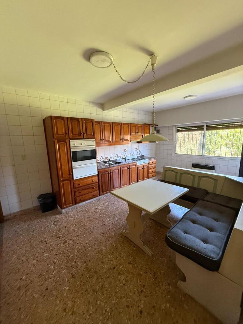 Casa en Alquiler con 240 cocheras