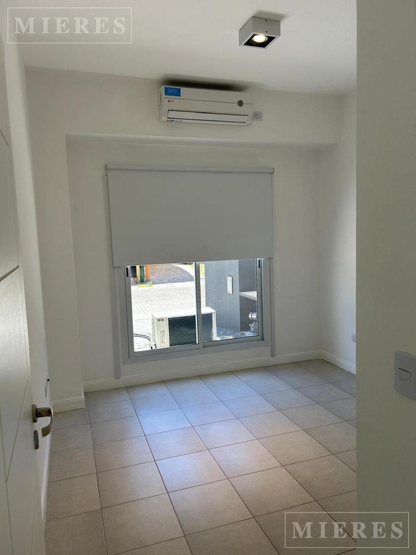 Departamento en planta baja con jardín en venta en El Palmar, Nordelta