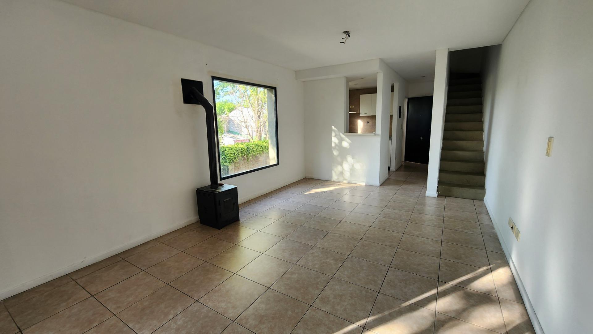 Casa en Alquiler con 1 cochera