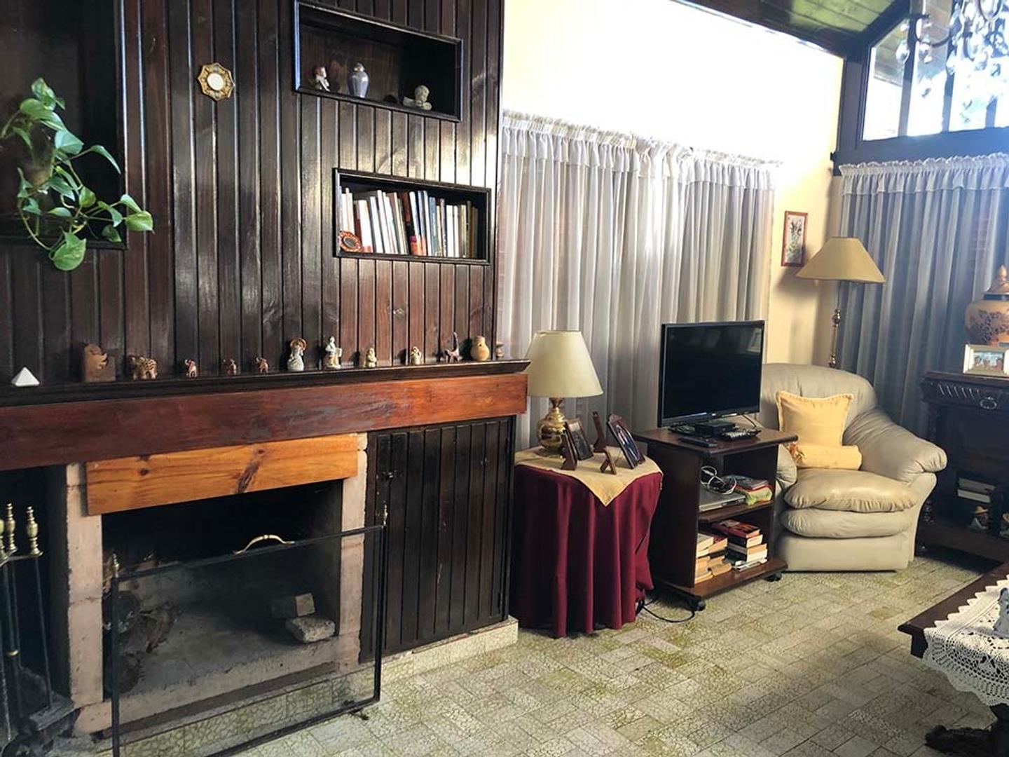 IMPECABLE CHALET SOBRE LOTE DE 17,32 X 55 M2 