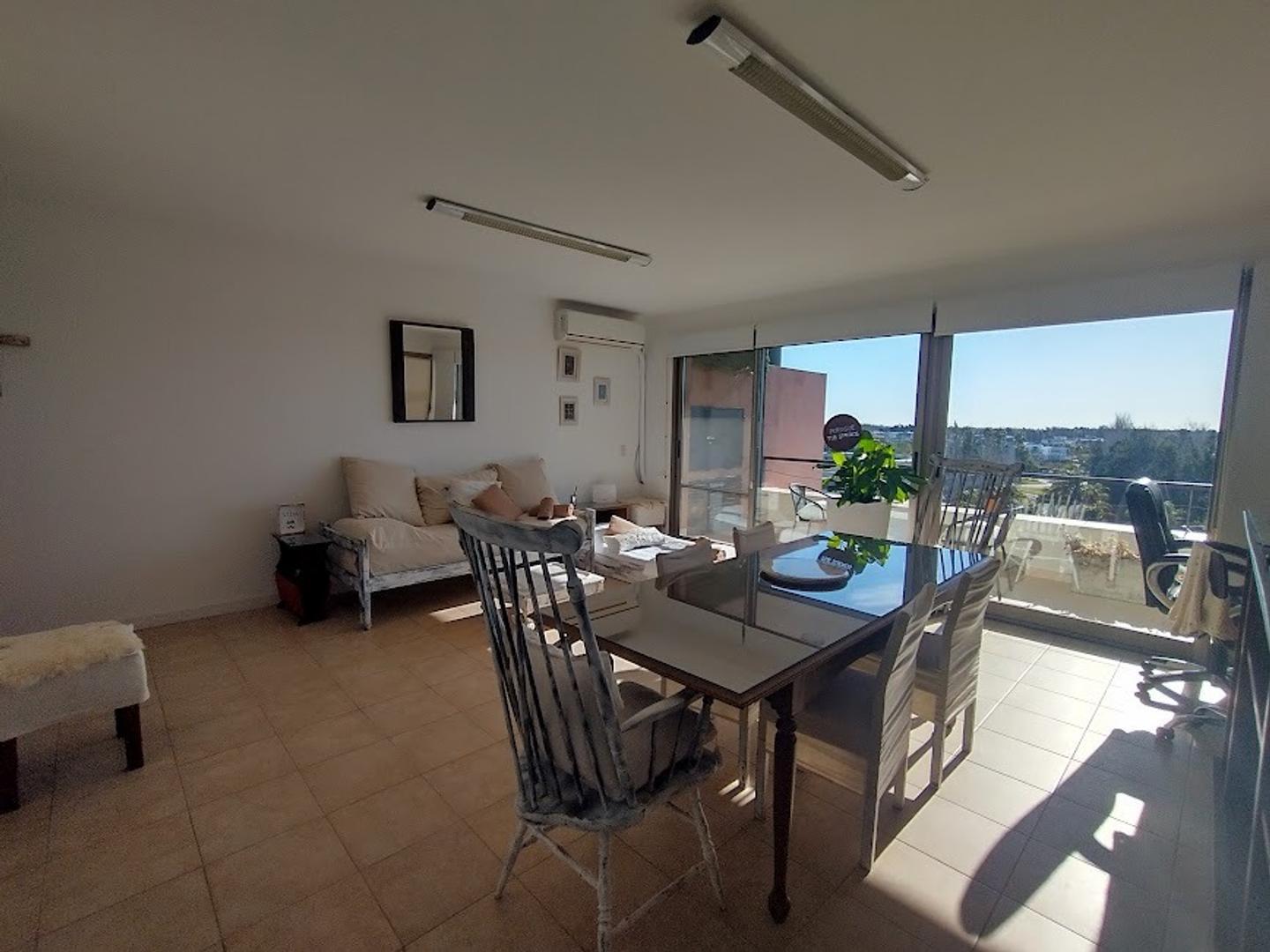 usd 1000.-2 AMB. c/parrilla 2 balc./ vista RIO/ Alquiler an.