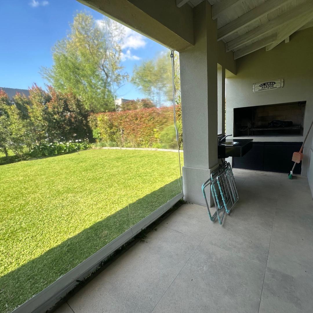 Casa 4 ambientes con 4 baños