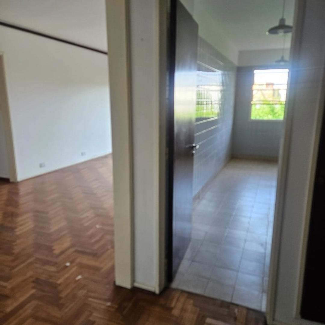 Departamento en Venta en Olivos Vias/Rio, USD 185.000