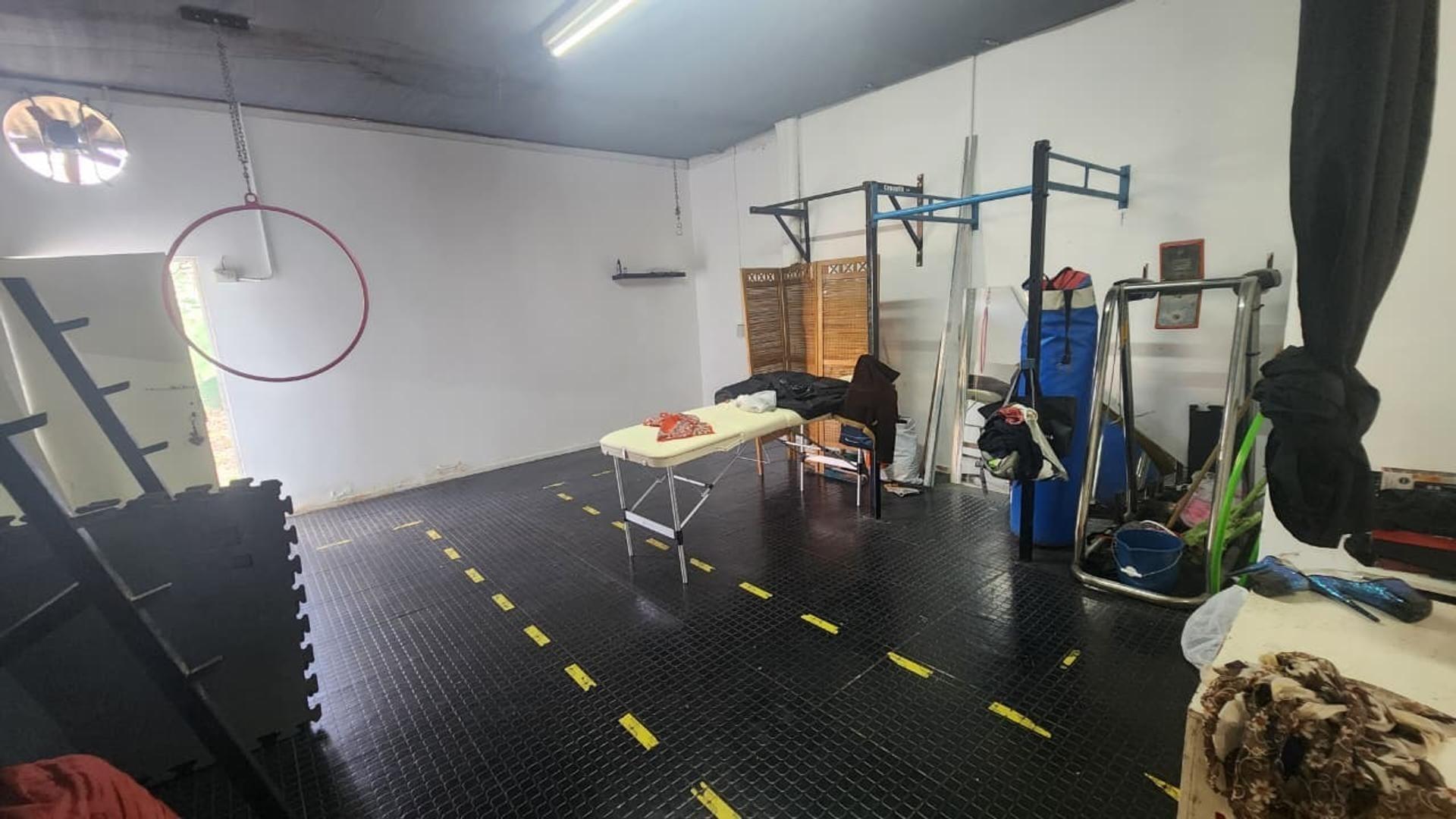 Casa 2 ambientes con 2 baños