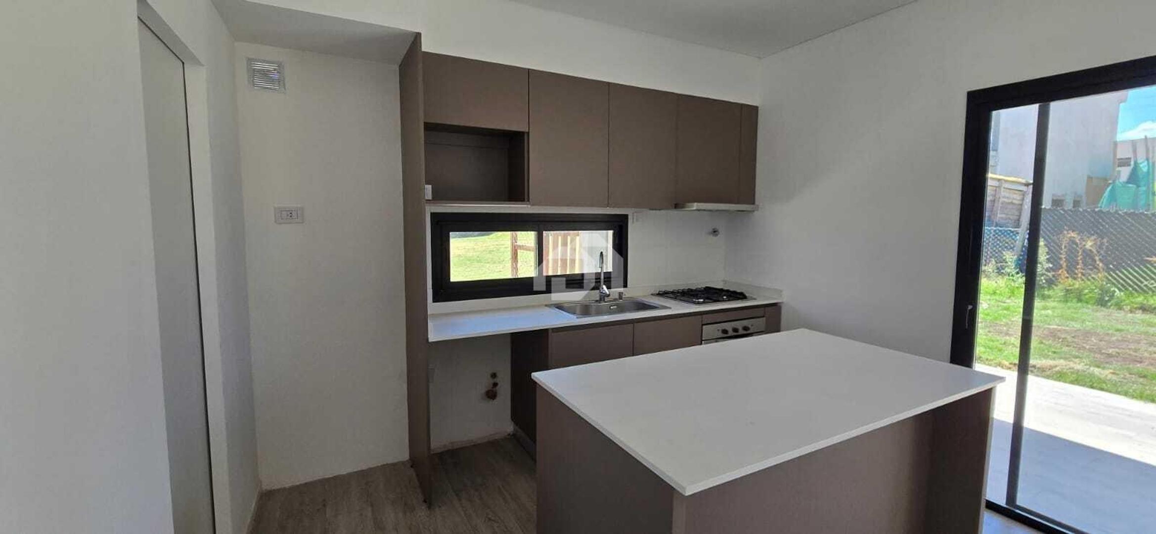 Casa 4 ambientes con 3 baños