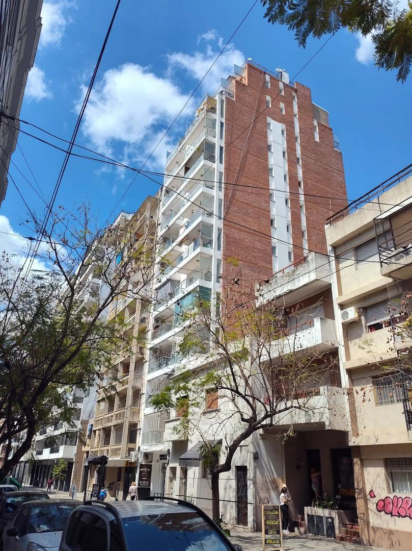 Departamento 2 dormitorios impecable, doble balcon,  cochera