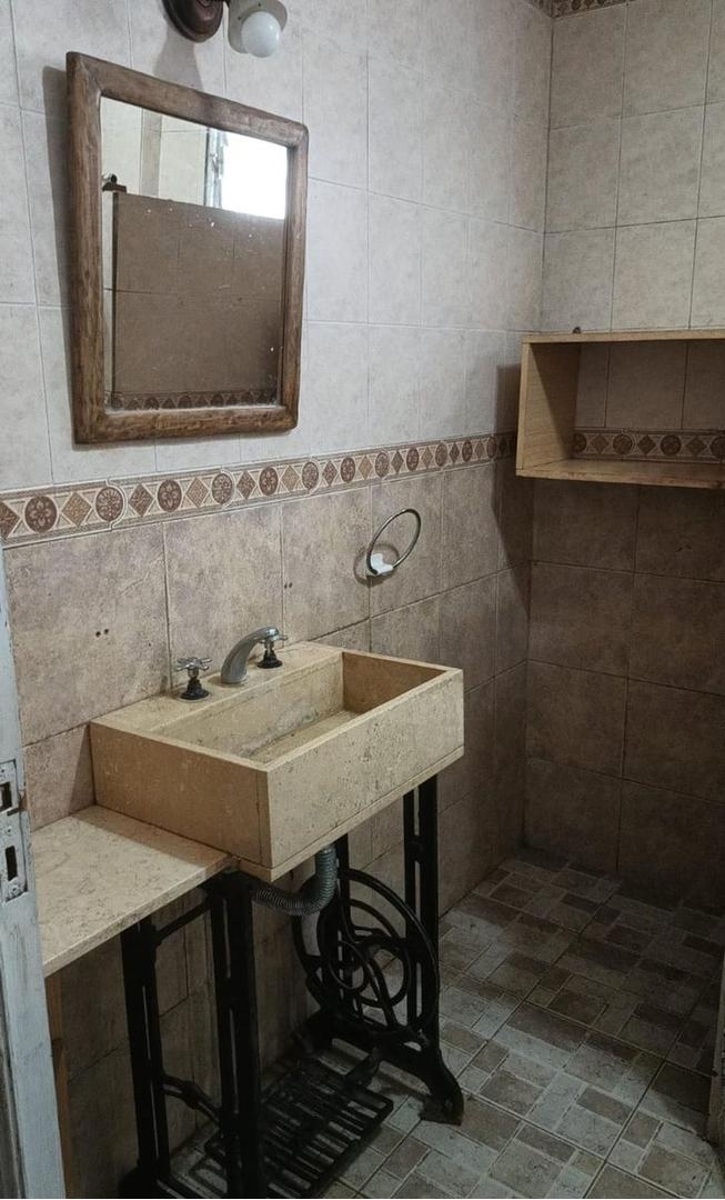 Casa 2 ambientes con 1 baño