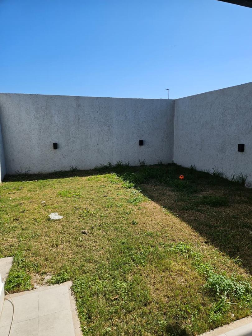 Depto Tipo Casa en Alquiler de 4 ambientes