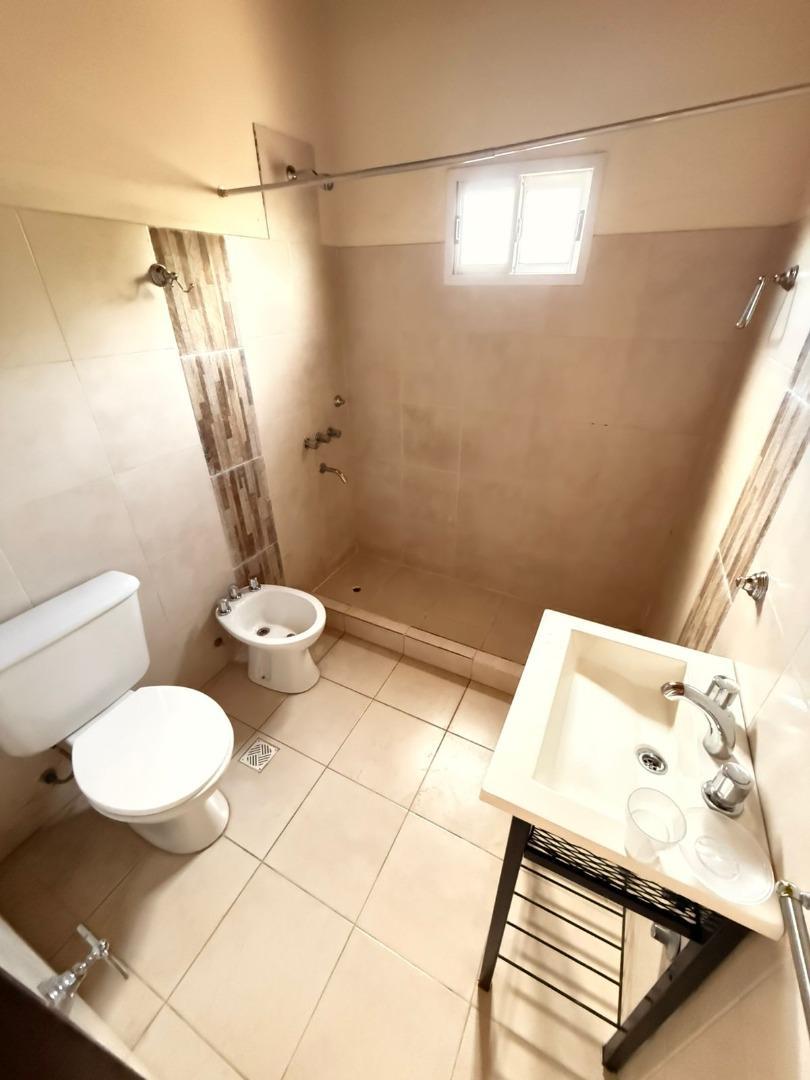 Departamento en Alquiler en Castelar Sur, $ 350.000